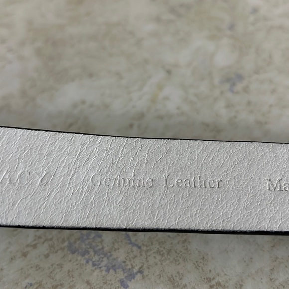 Ellen Tracy Genuine Leather Belt adjustable size 26“-38” - Picture 7 of 8